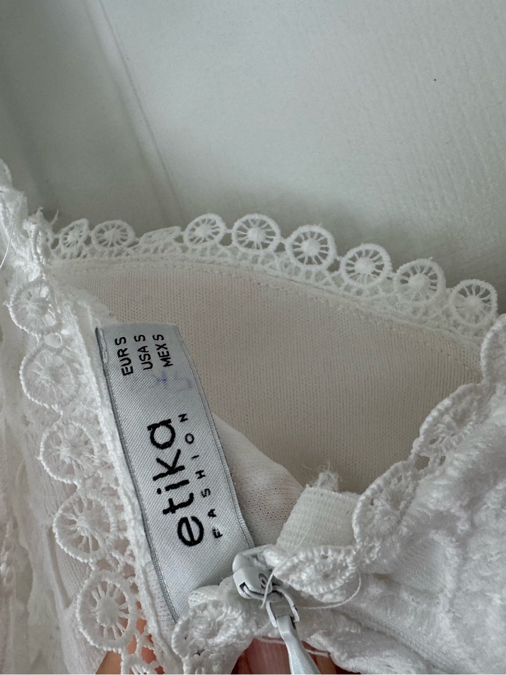 Local European White Off-Shoulder Lace Midi Dress with Puff Sleeves - Picture 5 of 5